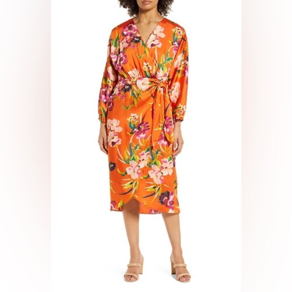 LongβSleeveβFauxβWrapβMidiβDress
JuliaβJordan